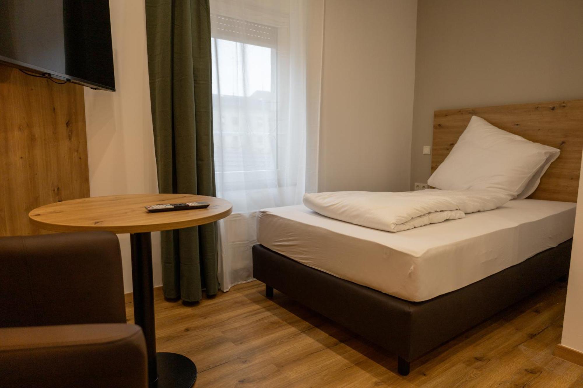Hln Am Bahnhof Apartment